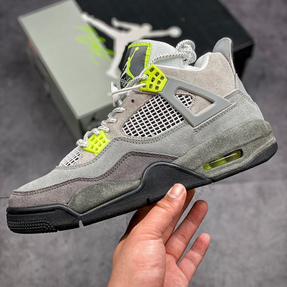 Air Jordan 4 Retro main image 4